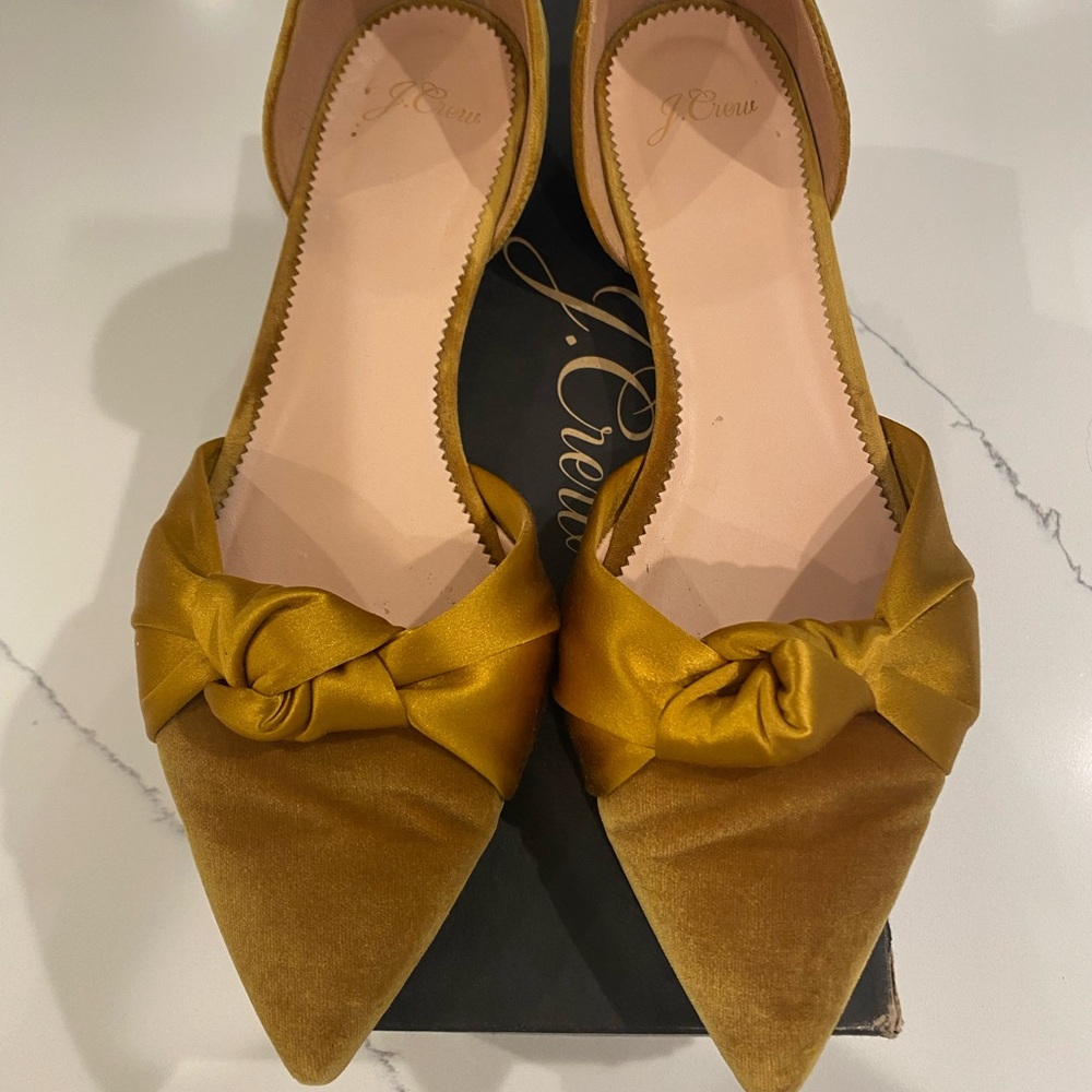 EUC JCrew Knotted Flat